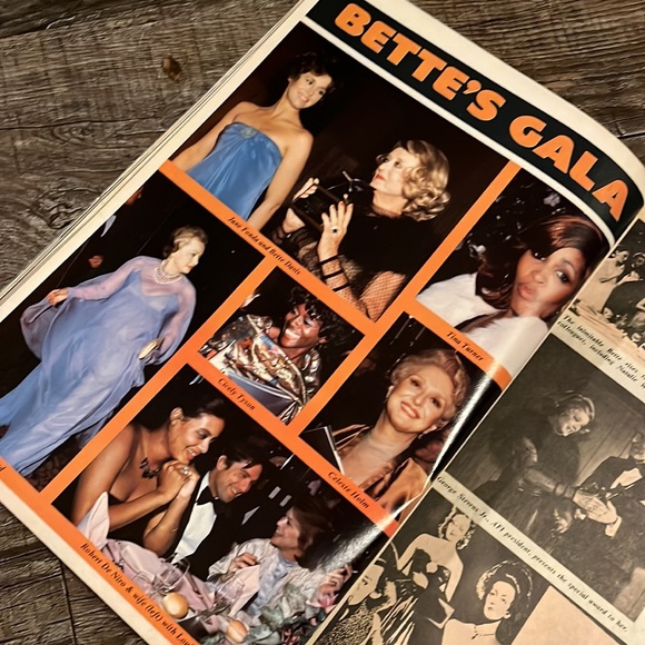 PHOTOPLAY MAGAZINE June 1977 Farrah - Picture 6 of 8